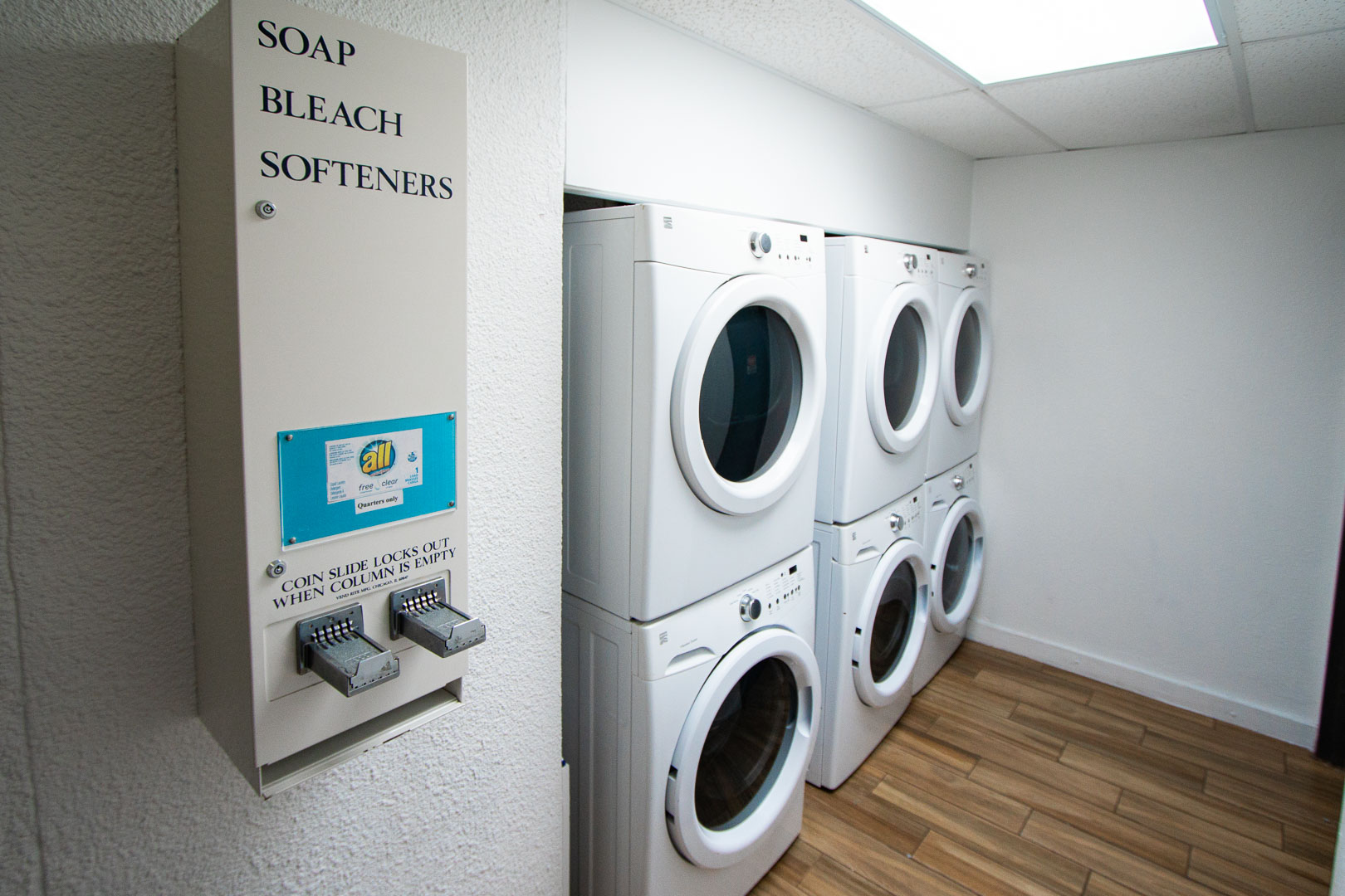 Resort amenities include laundry facilities at VRI's Bay Club of Sandestin in Florida.